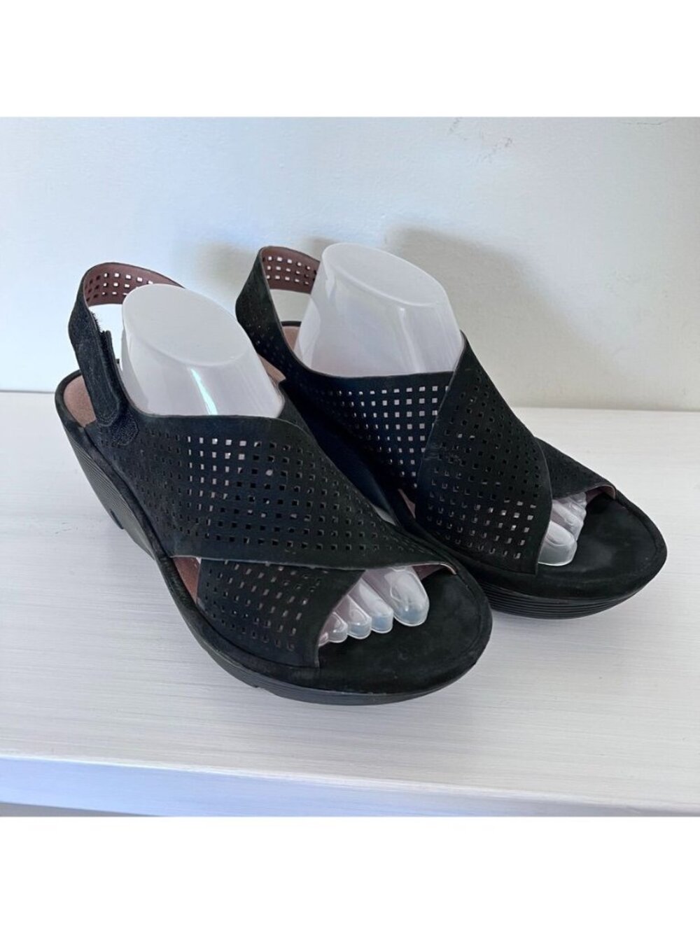 Clarks Artisan Clarene Award Sandals 8M Black Nubuck Wedge Slingback Adjustable